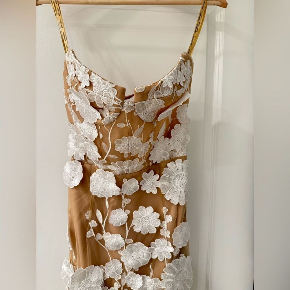 NWOT BRONX AND ABNCO Jasmine Strapless Floral Wedding Bridal Gown in White - Picture 5 of 11